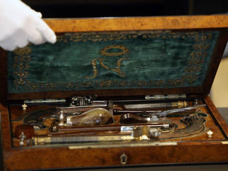 La restricción que tiene el comprador de las armas de Napoleón Bonaparte