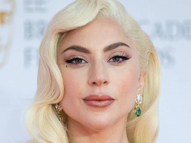 Así se ve la piel de estas famosas sin “pequeños retoques” de Photoshop