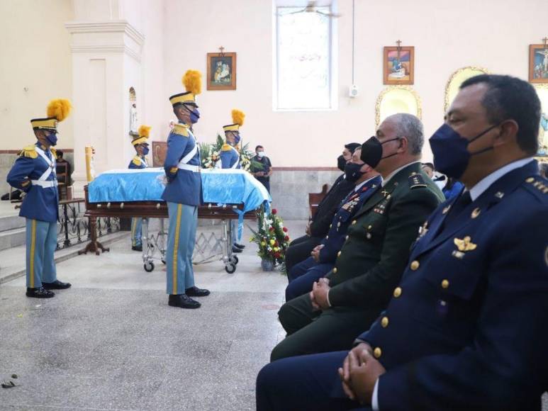 Así fue el sepelio del general de aviación José Enrique Soto Cano en La Paz