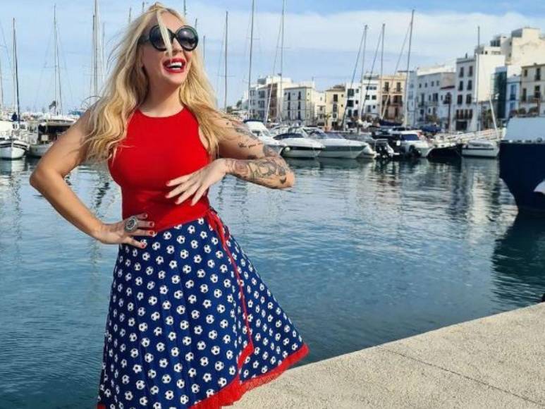 Así es Christina Rapado, la exnovia de Camilo Blanes que lo defiende ante críticas por su cambio de identidad