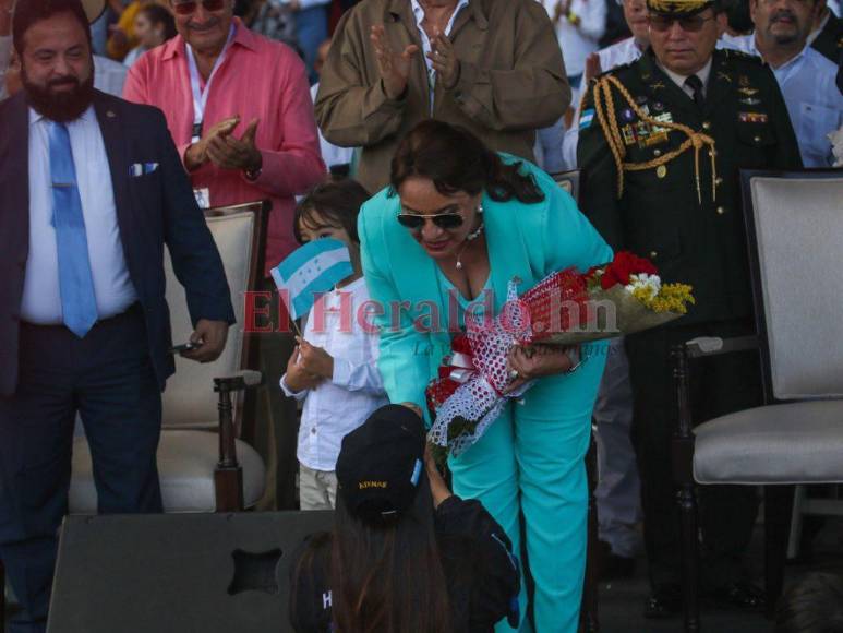 Caída en el Río Choluteca, fractura y aterrizaje en sector silla: incidencias en el show de paracaidistas
