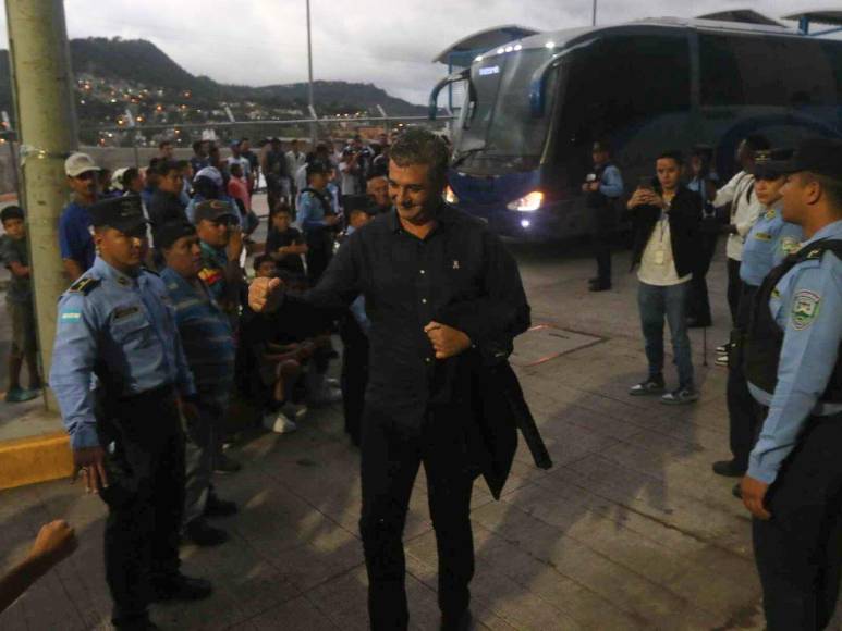 ¡Lo que no viste! Auzmendi molesto y Mónico sorprendió en el Motagua-Olancho