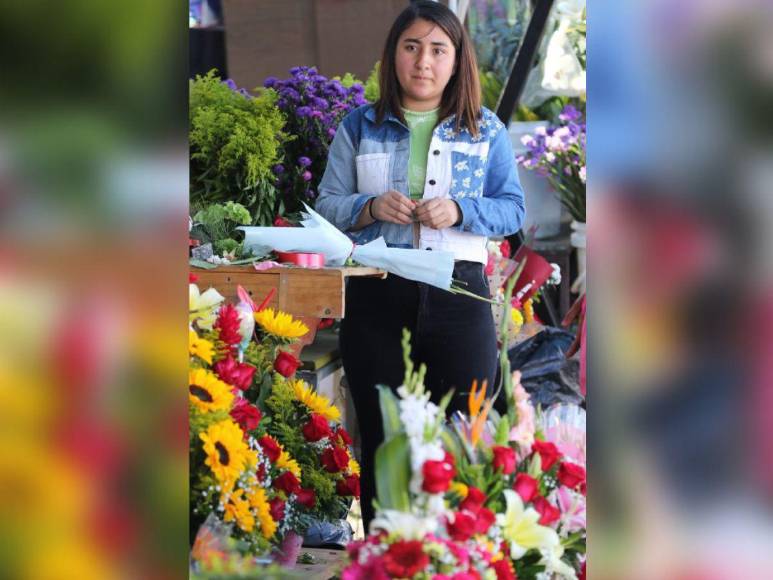 Flores, chocolates y peluches: calles de Tegucigalpa se llenan de detalles previo al Día de San Valentín