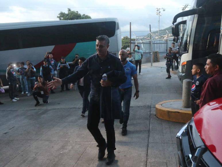 El ambiente, la llegada y la novia: todo listo para el Motagua-Marathón