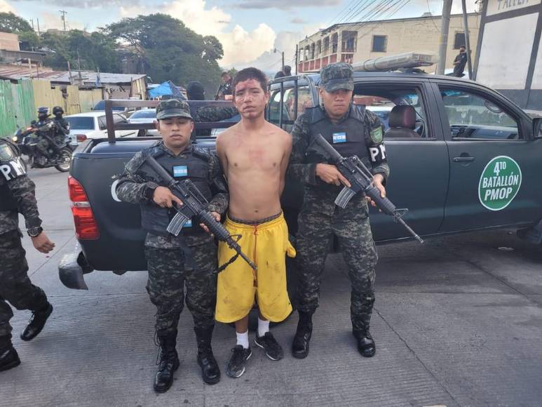 Ocho detenidos, indumentaria policial y armas de grueso calibre: así fue la operación realizada en la capital