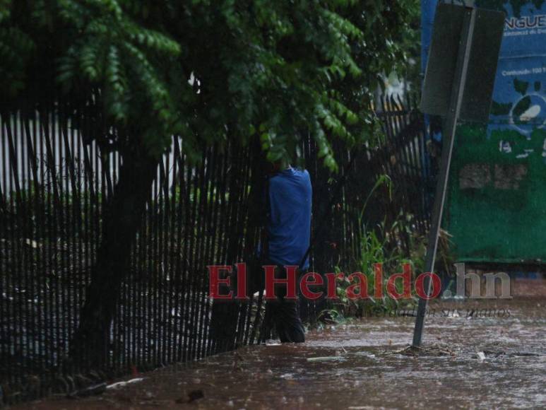 Caos y vulnerabilidad: así luce la capital tras varios minutos de lluvia