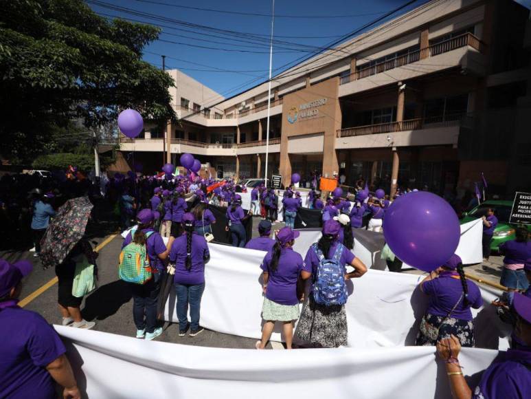 Mujeres realizan marcha “no quiero ser una más” en contra de femicidios