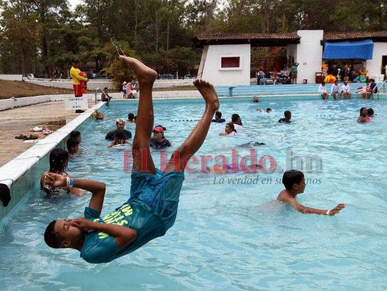 Belleza, balnearios abarrotados y diversión: Así disfrutan del verano los capitalinos