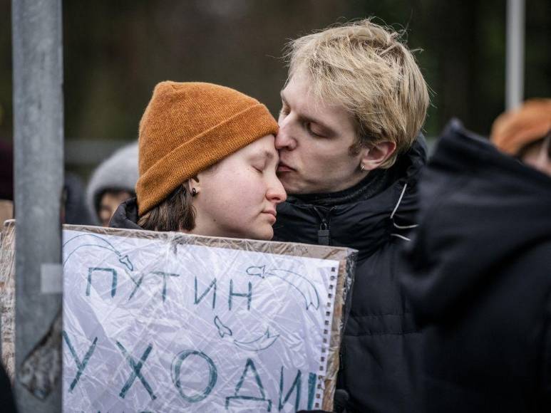 Dolor e impotencia: comunidad internacional condena invasión rusa a Ucrania