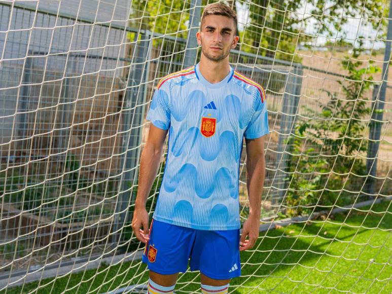 ¡Elegantes e innovadoras! Las camisetas oficiales que se usarán en Qatar 2022