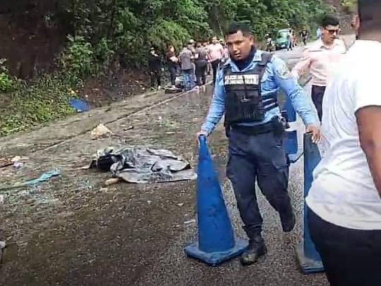 Imágenes del accidente de autobús en Taulabé; hay tres muertos y niños heridos