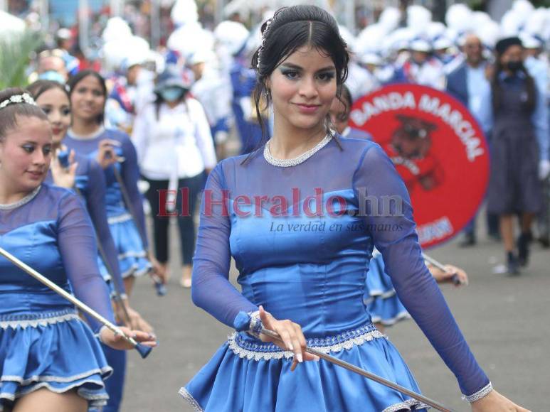 Angie Castellanos, la bella palillona que deslumbró con su precioso rostro en los desfiles