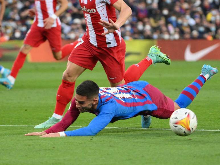 En imágenes: Locura azulgrana y decepción colchonera, así se vivió el Barça-Atleti