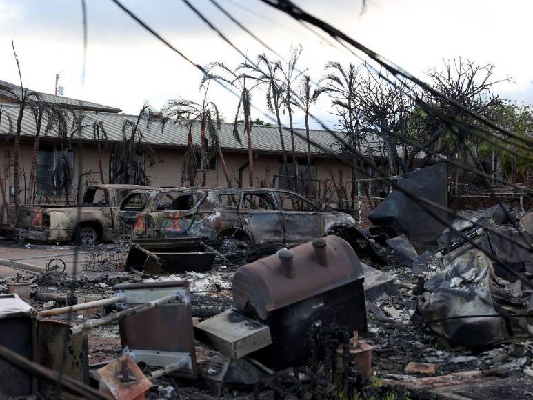 El misterio detrás la casa de techo rojo que sobrevivió a los incendios en Hawái