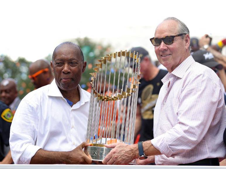 ¡Euforia total! Los Astros de Mauricio Dubón celebraron el título en la Serie Mundial con su afición en Houston