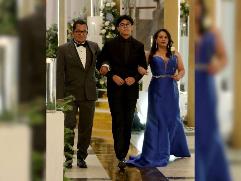 Sobriedad y elegancia en la Prom Night 2024 de Dowal School