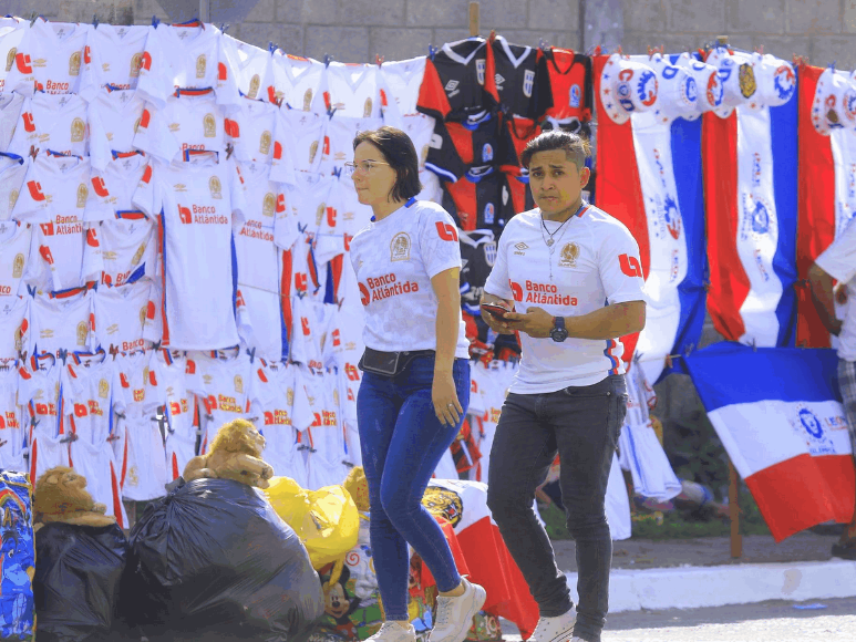 Ambientazo en La Ceiba previo a la final Olimpia-Motagua