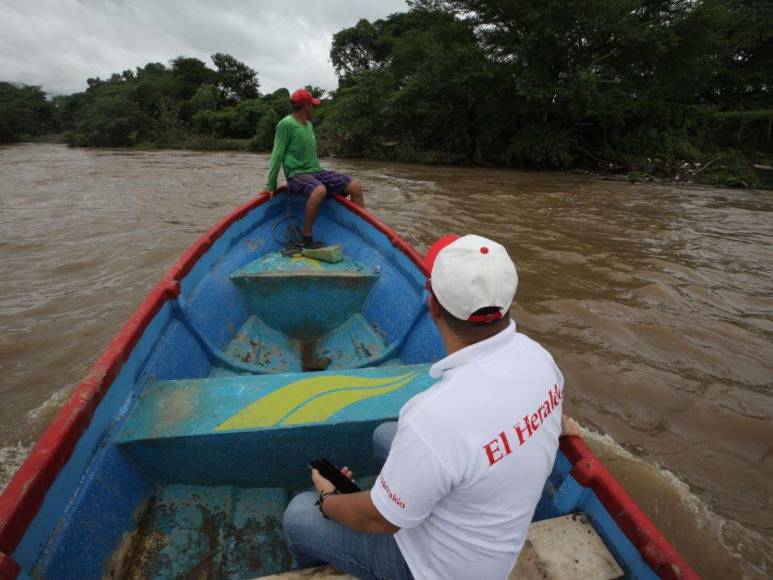 Enfermos cruzan en balsas: dramática situación por inundaciones en el sur de Honduras