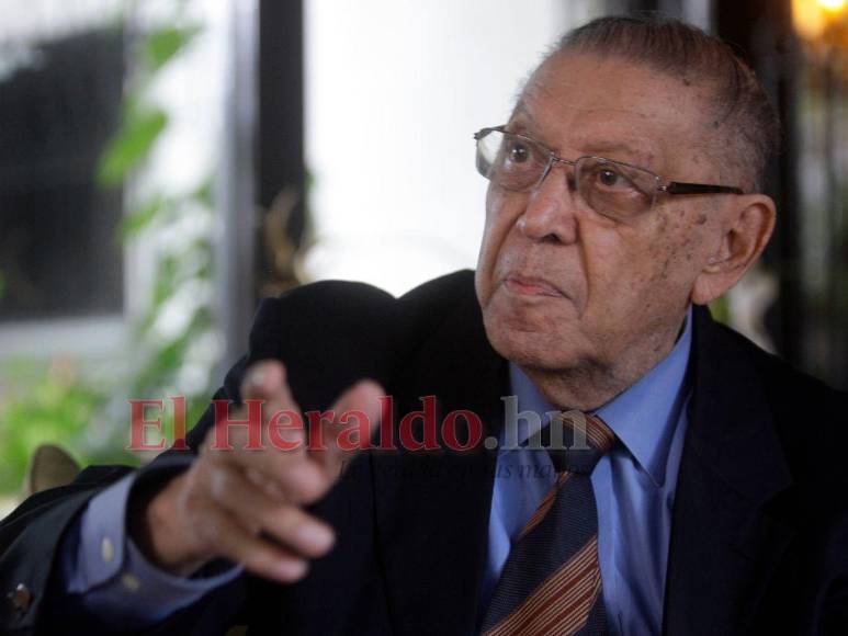 Destacado político, diplomático y analista: La trayectoria de Enrique Ortez Colindres