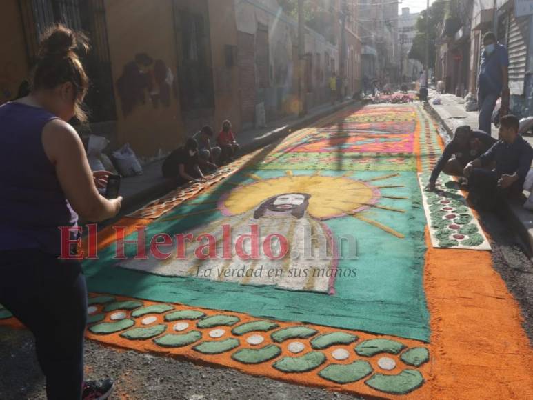 Tapetes de la fe embellecen a Tegucigalpa tras dos años de pandemia