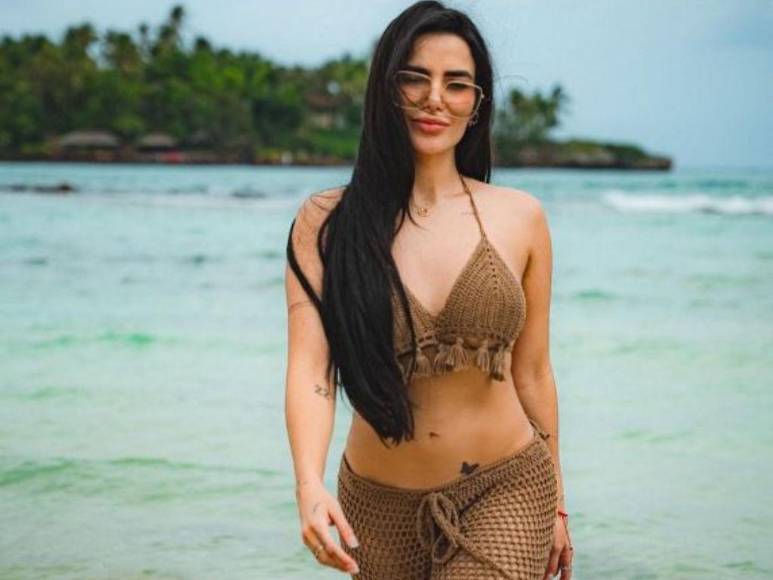 Modelo y mayor que Peso Pluma: así es Dania Méndez, la mujer que señalan como novia del cantante