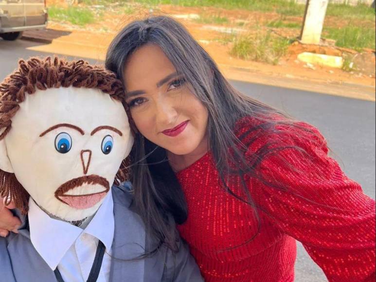 Mujer brasileña casada con muñeco “dio a luz a gemelas en parto normal”