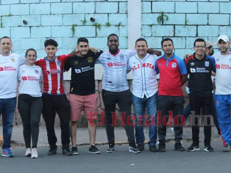Ambientazo se vive en el Chelato Uclés durante el clásico Olimpia vs Motagua