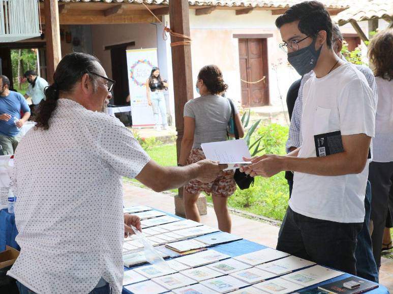 Feria del Libro en el Festival Internacional de Poesía de Los Confines