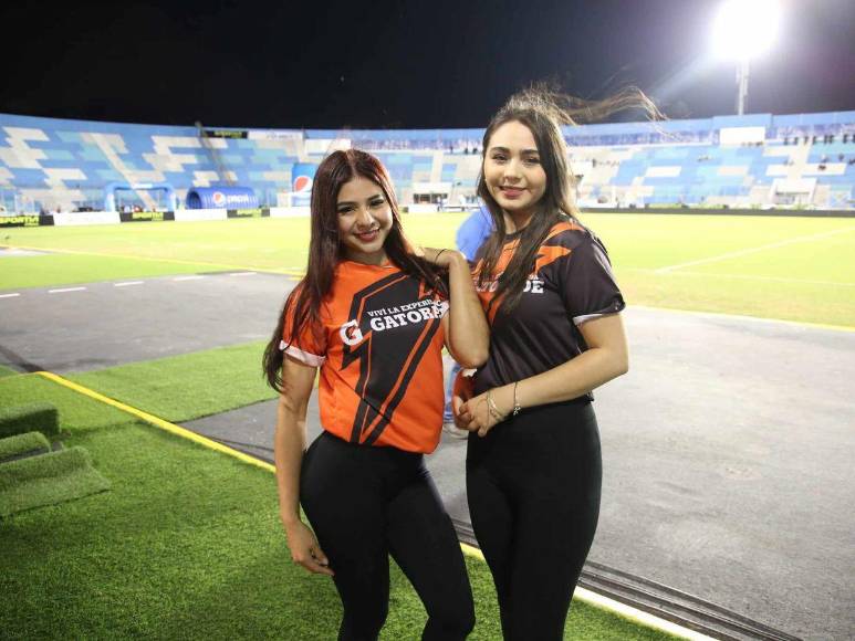 Ambiente del partido de despedida de Rambo de León ¿quién ha llegado?