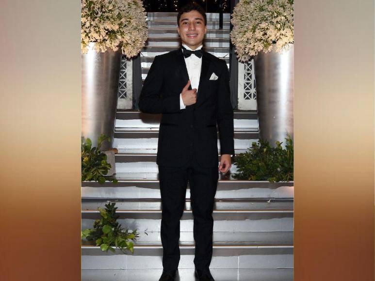 Cortes clásicos y colores pasteles predominaron en la prom night 2022 de La Estancia