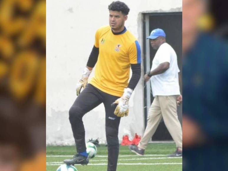 Jugador de Lobos de UPN se casa con bella periodista hondureña