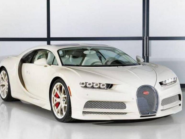 Así es el lujoso Bugatti que Bad Bunny estaría vendiendo para promocionar su nuevo tema