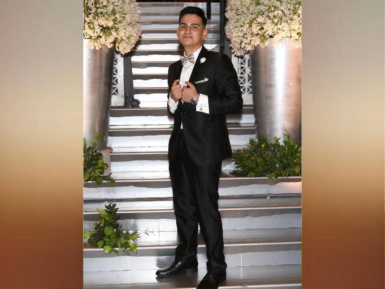 Cortes clásicos y colores pasteles predominaron en la prom night 2022 de La Estancia