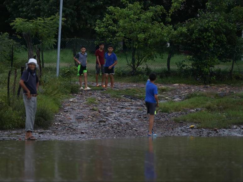 Lluvias de Pilar dejan desbordamiento en Río Goascorán en la zona sur
