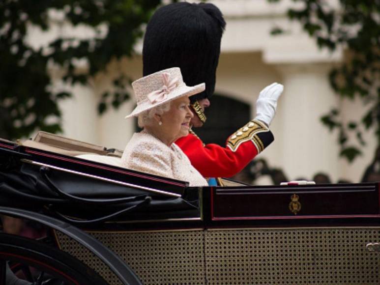 Preocupación mundial por la salud de la reina Isabel II tras contagio de covid-19