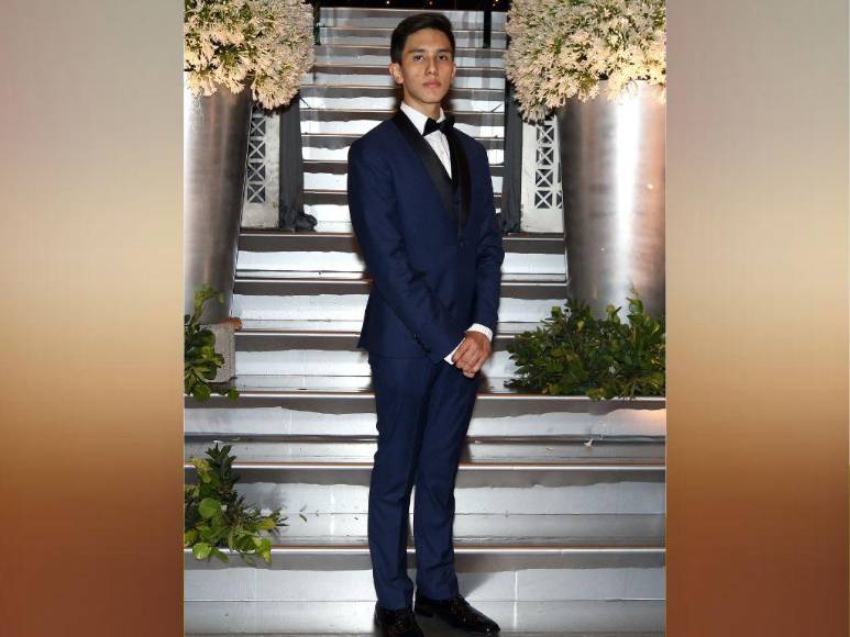 Cortes clásicos y colores pasteles predominaron en la prom night 2022 de La Estancia