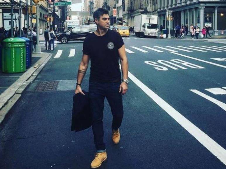 Conoce al atractivo padre de Dua Lipa que roba suspiros en redes sociales