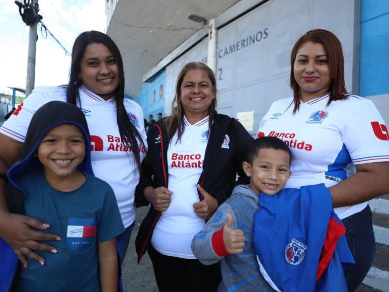 ¡Ya hay filas! Primeros aficionados en llegar a la final Olimpia-Motagua
