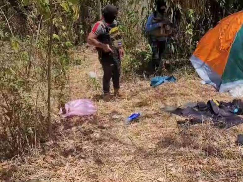 Así era el campamento de la Pandilla 18 en El Merendón; tenían indumentaria policial