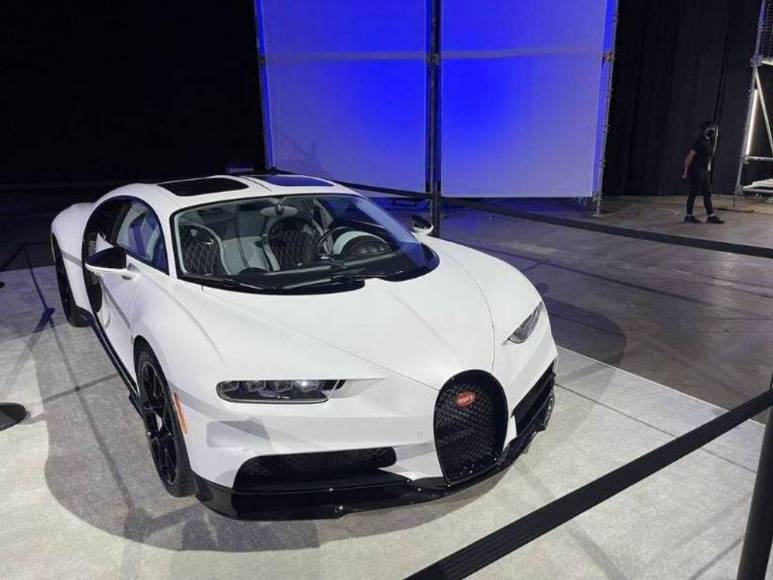 Así es el lujoso Bugatti que Bad Bunny estaría vendiendo para promocionar su nuevo tema