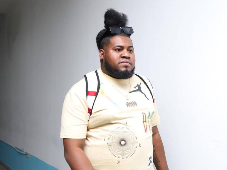 Ambiente del partido de despedida de Rambo de León ¿quién ha llegado?