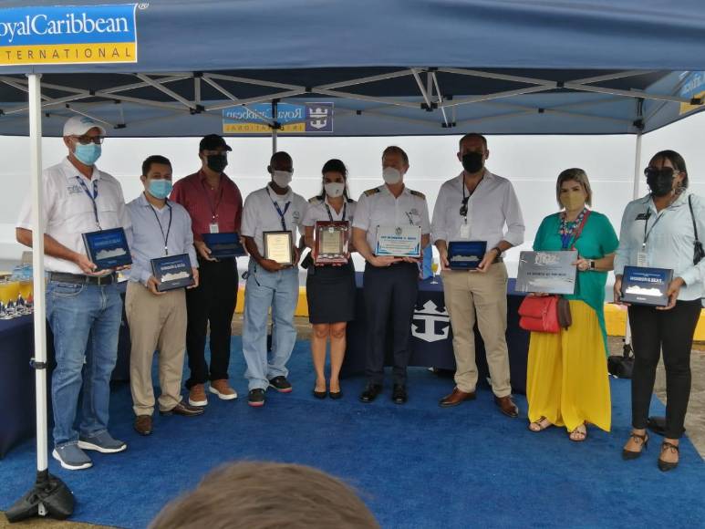 Así es el “Wonder of the Seas”, el crucero más grande del mundo que llegó a Roatán