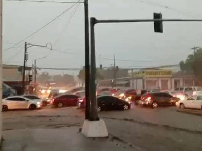 Caos por lluvias en San Pedro Sula: Tráfico y apagones la zona norte