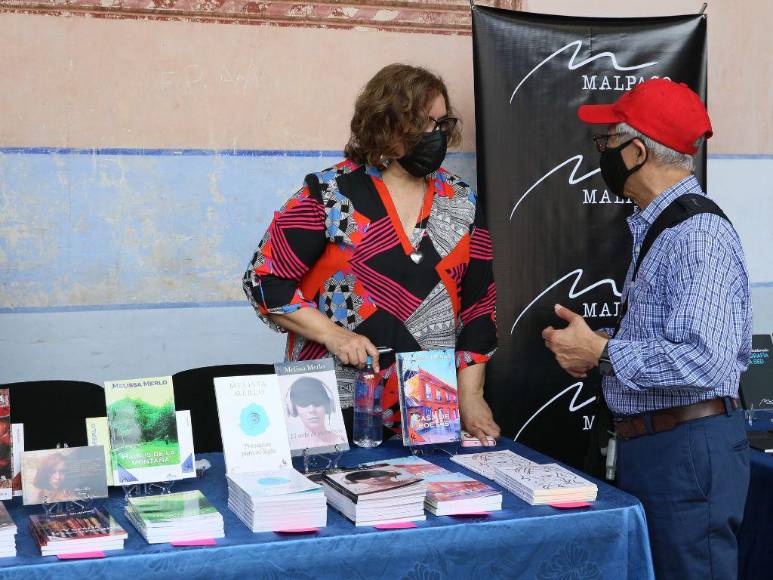 Feria del Libro en el Festival Internacional de Poesía de Los Confines