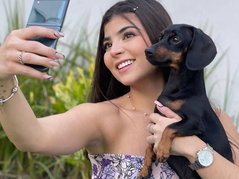 Adriana Hasbún: tiktoker salvadoreña que muestra baile, fitness y humor