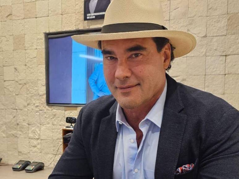 Eduardo Yañez agrede a reportera y le quita el celular