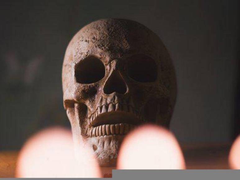 El misterioso caso de Paulette Gebara, la niña que apareció muerta entre los colchones de su cama