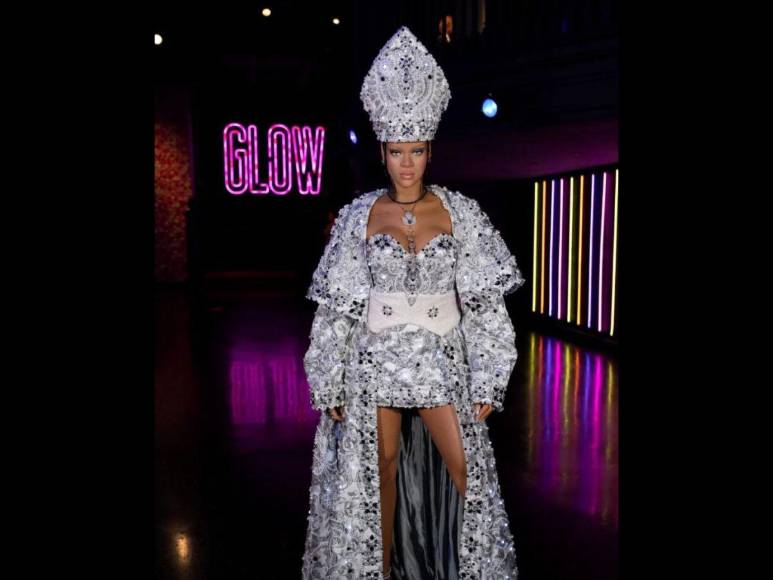 Primero con título universitario, pintor y saluda a los árboles: Curiosidades del rey Carlos III que no conocías