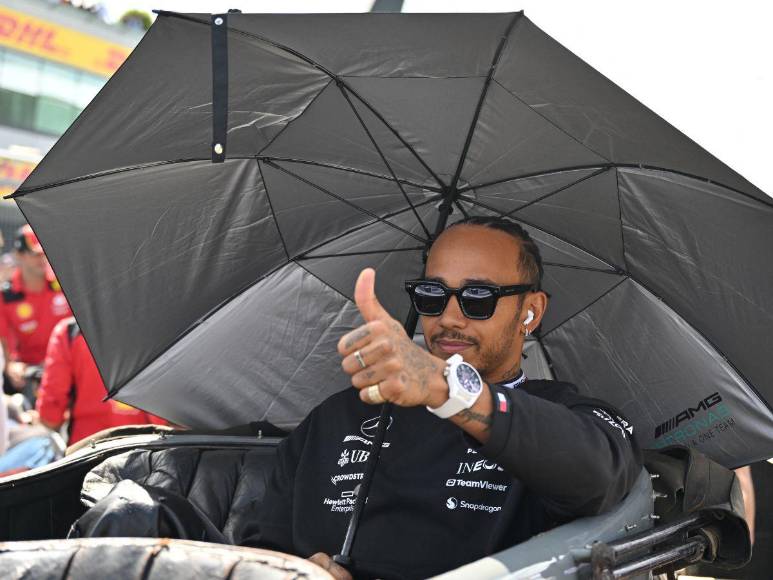 Captan a Lewis Hamilton con famosa mexicana en un yate ¿Y Shakira?