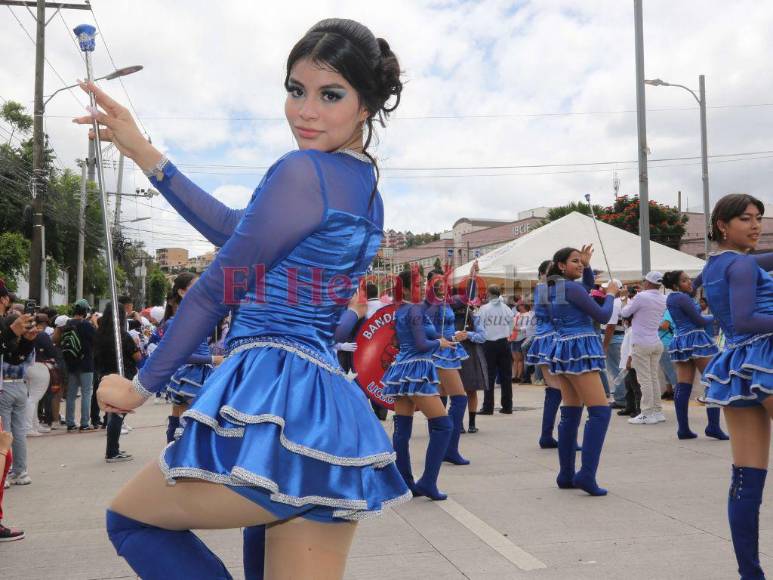 Angie Castellanos, la bella palillona que deslumbró con su precioso rostro en los desfiles